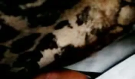 Süße Brünette mit einer winzigen Möse bekommt ihren Arsch auf die Motorhaube eines Autos deutsches porno gratis gefickt