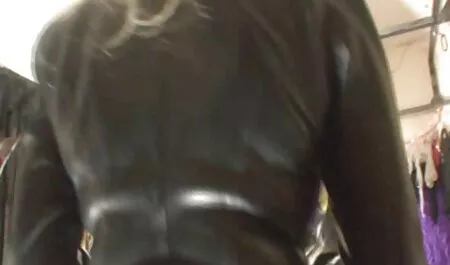 Doppelte Gesichtsbehandlung deutschsprachiger pornofilm für jugendlich blonde Hottie