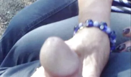 Celia fistet Destinys Muschi und ihren deutschsprachige gratissexfilme eigenen Arsch