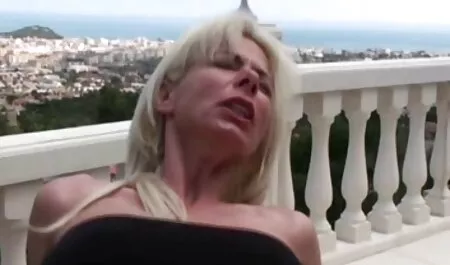 Oma Vicki kostenfreie deutsche pornofilme hat es immer noch