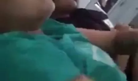 Brünette freier sexfilm heiße Schlampe stöhnt während gefickt