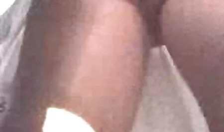 Zwei Blondinen benutzen einen unterwürfigen Kerl deutschsprachiger pornofilm