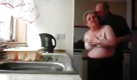 Süße Blondine mit rasierter Muschi in schöne deutsche pornofilme Netzstrümpfen mit großen Titten liebt einen harten Analfick