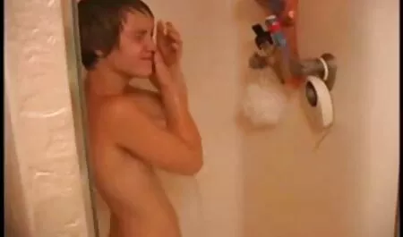 Schüchterne Kellnerin bricht ihre Grenzen deutsche kostenlose erotikfilme