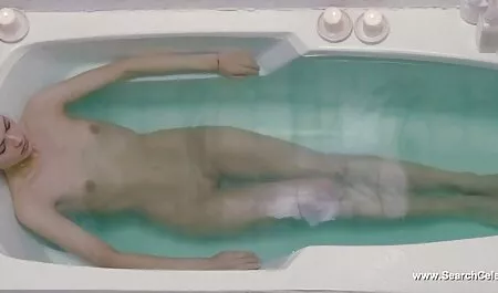 Schüchterner Teenager, der deutsche alte sex filme ihre großen Brüste vor der Kamera zeigt