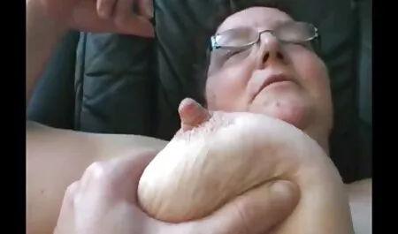 Süße deutsche pornos Agy fingert und spielt mit ihrer rosa Fotze