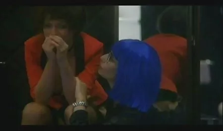 Aufgeregte Clubschlampen lutschen in sexfilmdeutsch der Öffentlichkeit Stiche